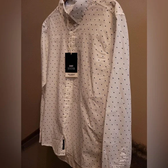 Brand new with tags pull & bear shirt. - Picture 2 of 7